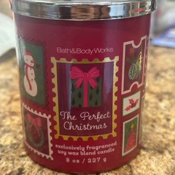 Bath & Body Works The Perfect Christmas Candle - Festive Red - Picture 1 of 3